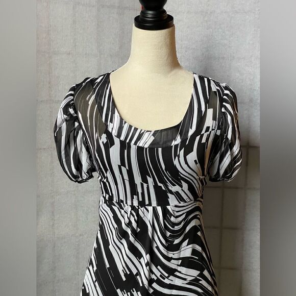 Essentials by Milano Black and White Semi-Sheer Pullover Blouse (Small) - Picture 10 of 11